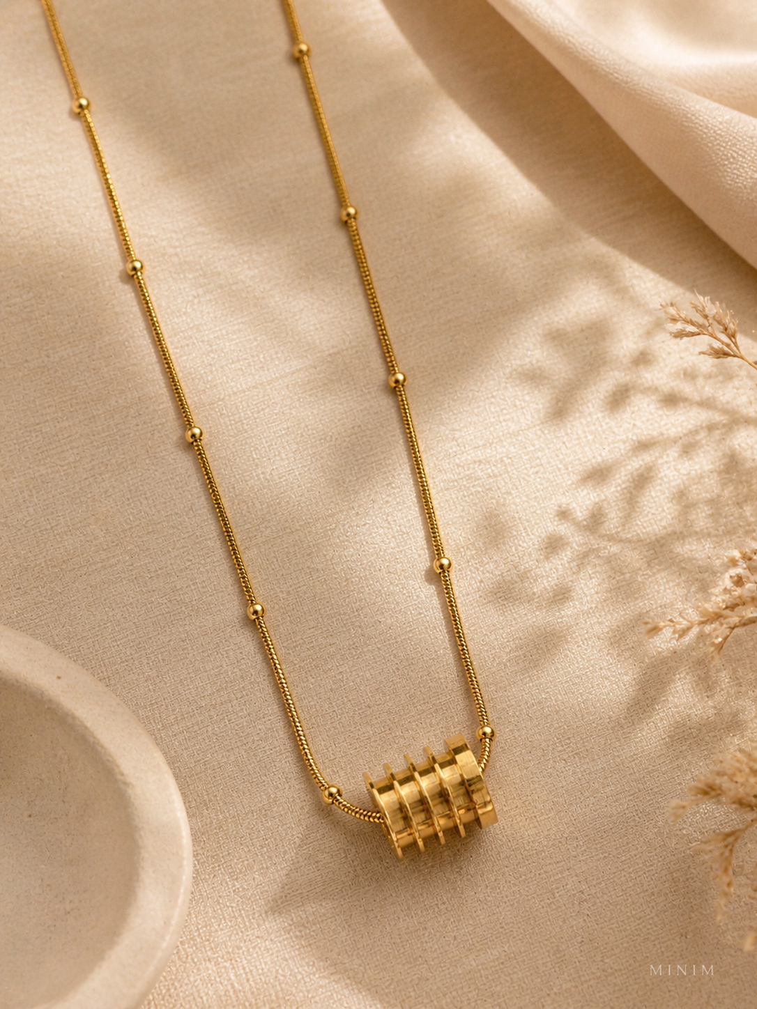 Barrel Pendant Choker Necklace