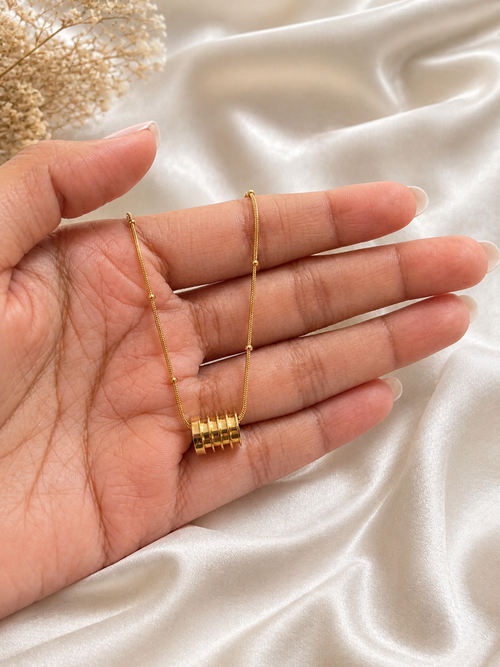 Barrel Pendant Choker Necklace