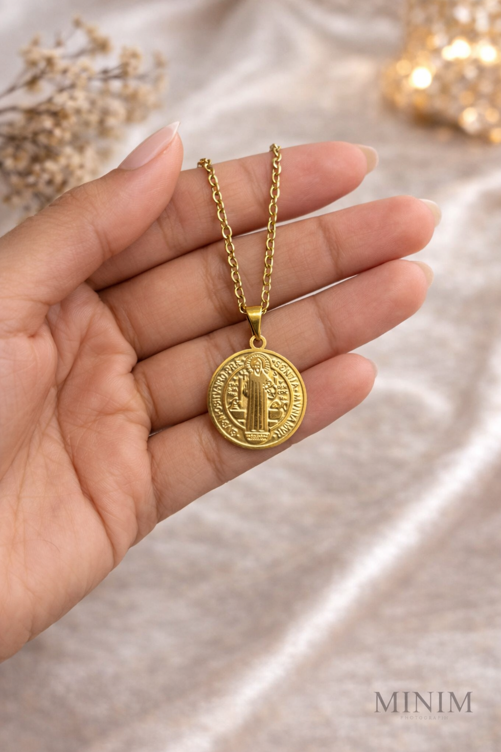 Medallion Pendant Necklace