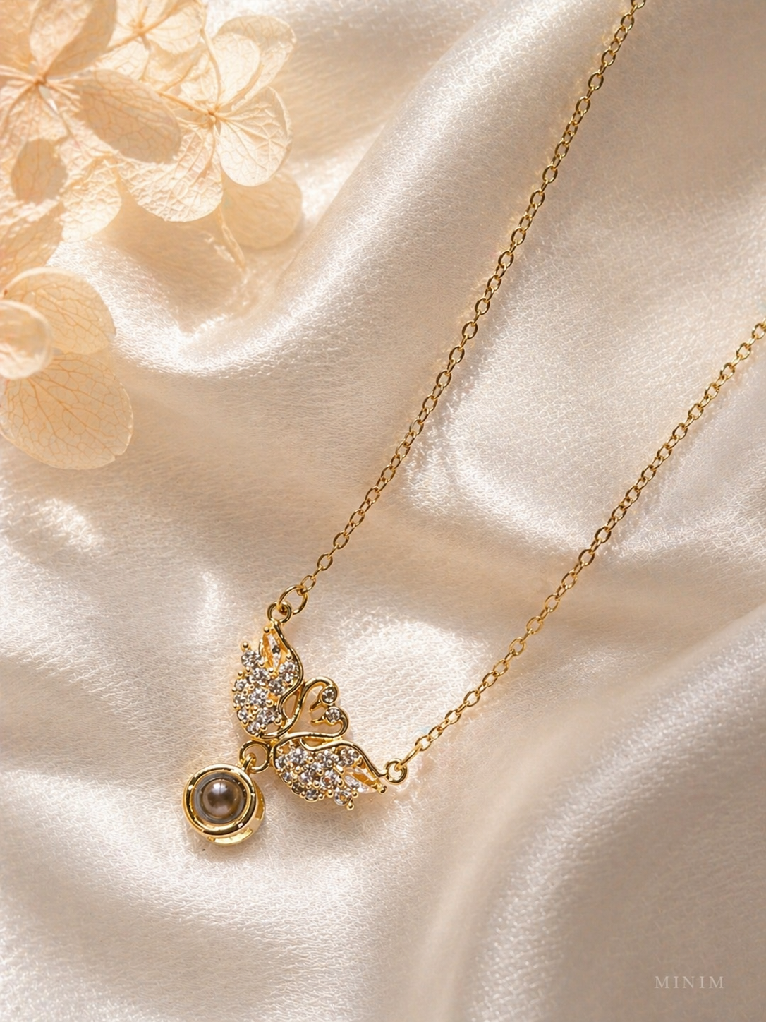 Golden Swan Projection Necklace